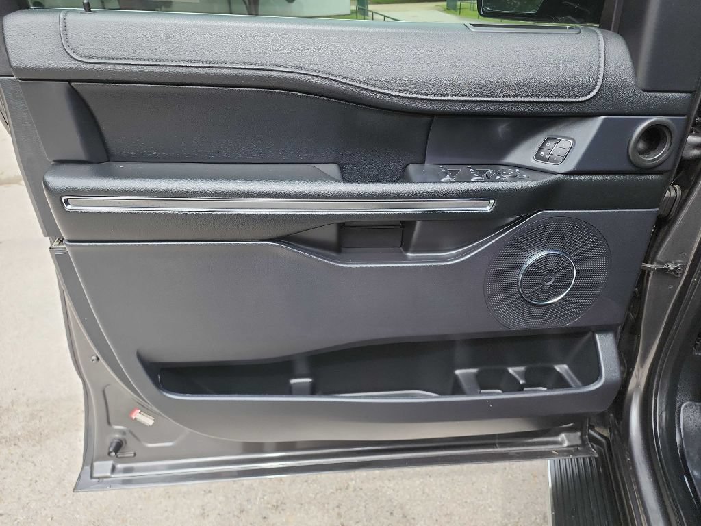 Used 2019 Ford Expedition XLT w/ Equipment Group 202A RWD image 12