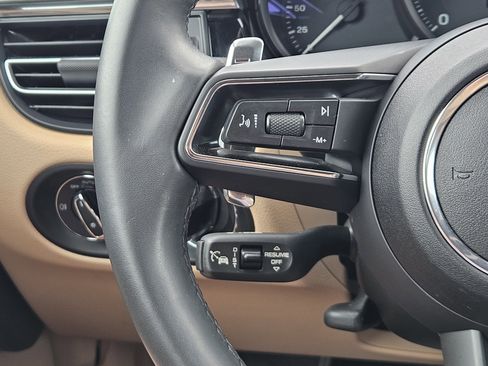 Certified 2025 Porsche Macan image 26