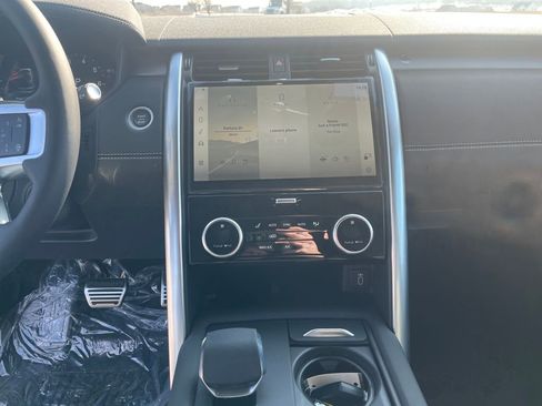 New 2026 Land Rover Discovery Limited Edition image 16