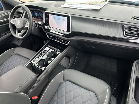 New 2025 Volkswagen Atlas Cross Sport SEL Premium R-Line image 9