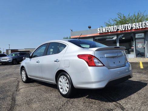 Used 2018 Nissan Versa SV image 4