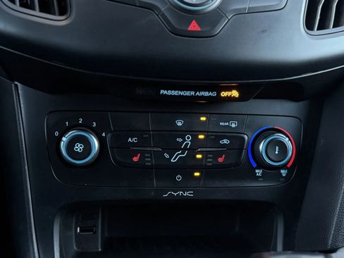 Used 2016 Ford Focus SE w/ SE Cold Weather Package image 31