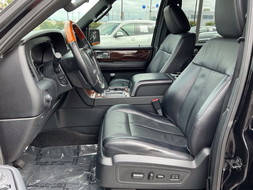 Used 2017 Lincoln Navigator Select AWD/4WD image 14