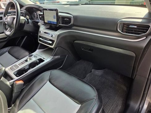 Used 2023 Ford Explorer XLT w/ Equipment Group 202A RWD image 18