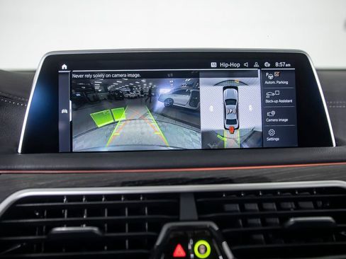 Used 2022 BMW 750i xDrive w/ M Sport Package image 28