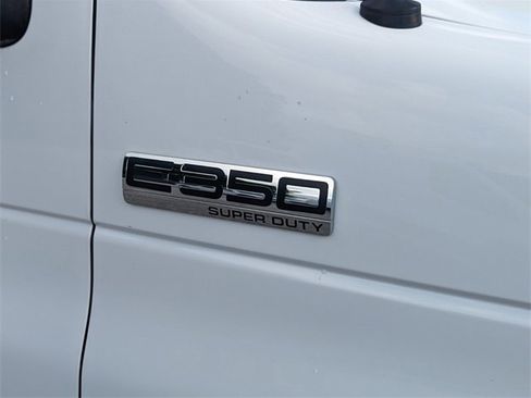 Used 2017 Ford E-350 and Econoline 350 Super Duty image 16