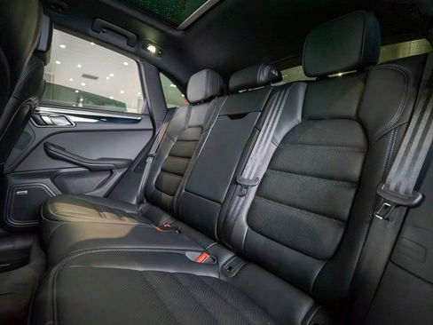 New 2026 Porsche Macan image 33