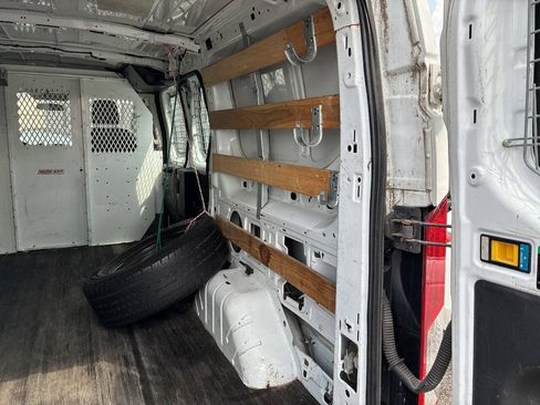 Used 2015 Ford Transit 250 130 Low Roof w/ Exterior Upgrade Package RWD image 11