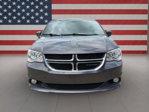 Used 2020 Dodge Grand Caravan SXT FWD image 2