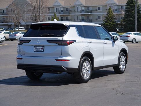 New 2026 Mitsubishi Outlander ES AWD/4WD image 3
