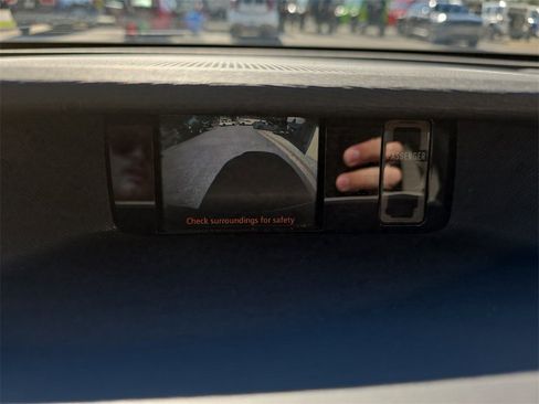 Used 2011 Toyota Sienna LE image 26