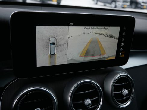 Used 2022 Mercedes-Benz GLC 300 4MATIC w/ Multimedia Package Lite image 34