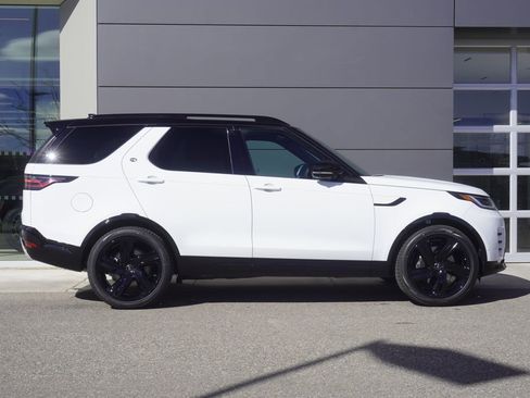New 2026 Land Rover Discovery Limited Edition image 7