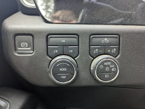 Used 2024 Chevrolet Silverado 2500 LT w/ Convenience Package AWD/4WD image 17