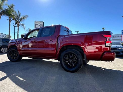 Used 2024 Nissan Frontier SV w/ SV Convenience Package image 3