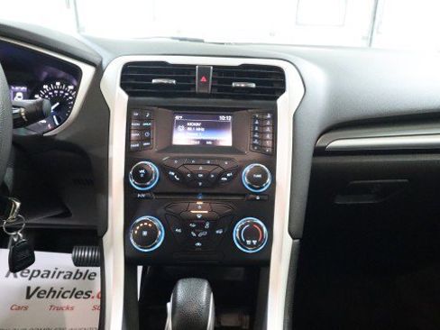 Used 2014 Ford Fusion SE image 12