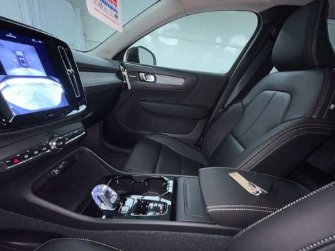 New 2026 Volvo XC40 B5 Ultra w/ Protection Package Premier image 4