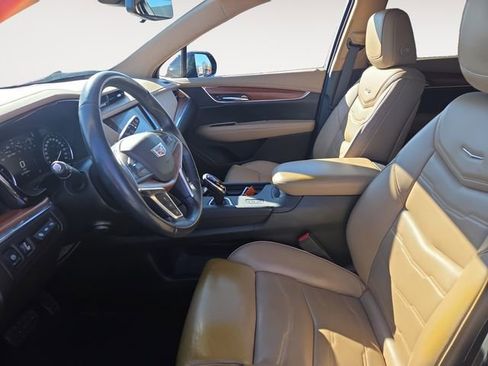 Used 2017 Cadillac XT5 Platinum image 9