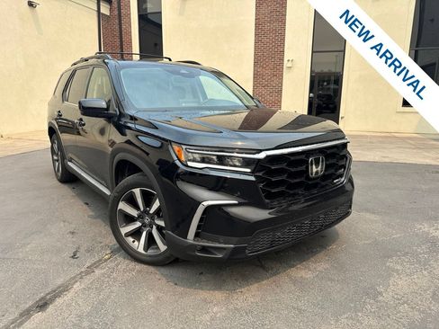 Used 2024 Honda Pilot Touring image 1