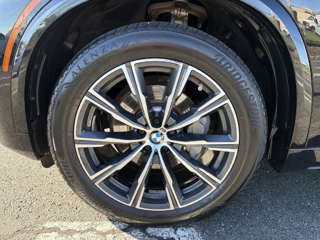 Used 2020 BMW X5 xDrive40i w/ M Sport Package AWD/4WD image 16