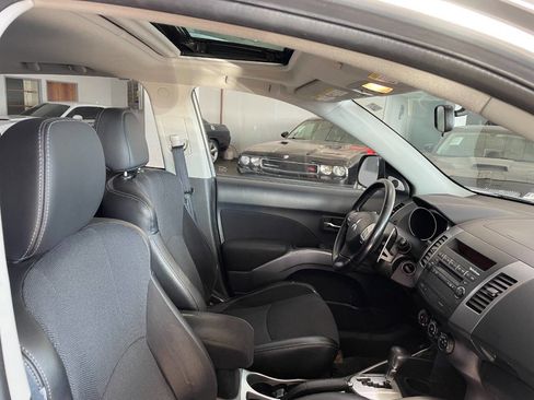 Used 2009 Mitsubishi Outlander SE image 31