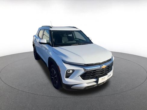Used 2025 Chevrolet TrailBlazer LT image 3