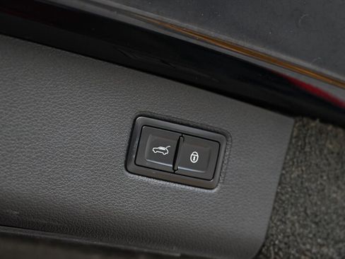 Used 2019 Bentley Bentayga AWD/4WD image 22
