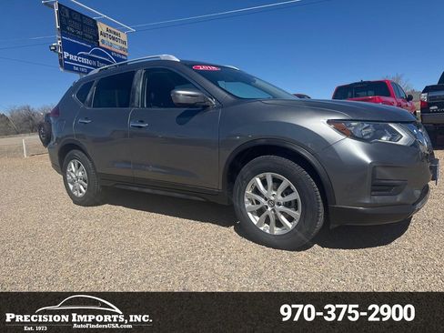 Used 2018 Nissan Rogue SV image 3