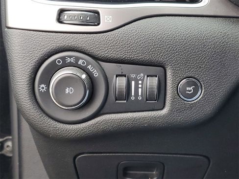 Used 2022 Jeep Cherokee Limited image 20