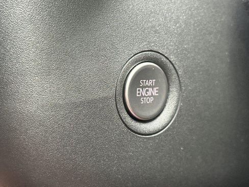 New 2025 Volkswagen ID.4 Pro image 22