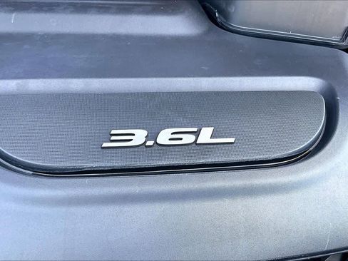 Used 2017 Chrysler Pacifica Touring-L Plus w/ Advanced Safetytec Group FWD image 31