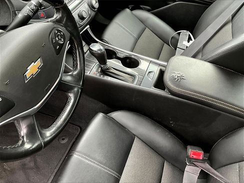 Used 2017 Chevrolet Impala LT w/ Convenience Package image 13