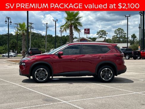 Used 2024 Nissan Rogue SV w/ SV Premium Package FWD image 2