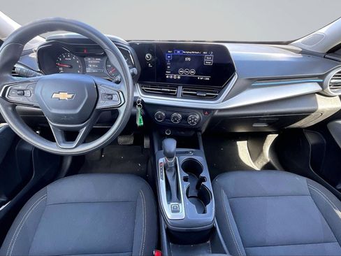 Used 2025 Chevrolet Trax LS FWD image 16