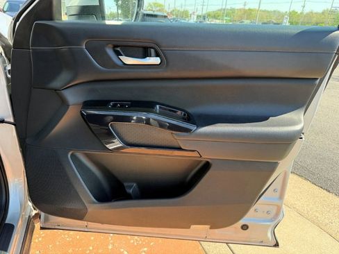 Used 2022 Nissan Pathfinder SV FWD image 21