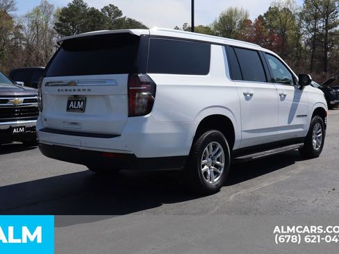 Used 2024 Chevrolet Suburban LT RWD image 6