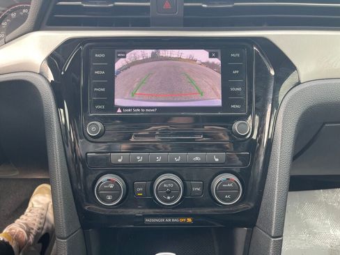 Used 2020 Volkswagen Passat 2.0T SE image 12