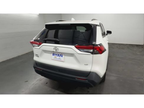 Used 2020 Toyota RAV4 LE FWD image 8