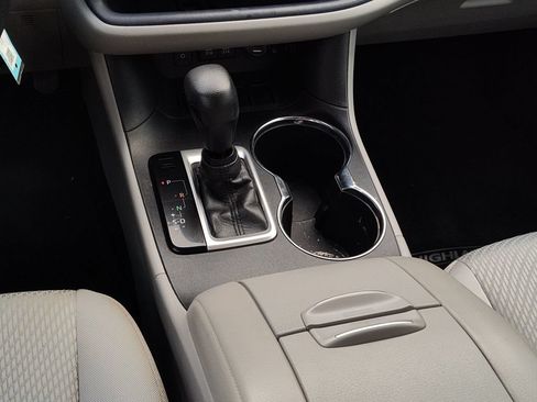 Used 2018 Toyota Highlander LE FWD image 27