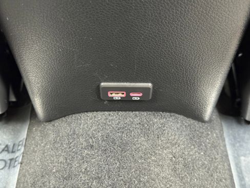 Used 2019 Nissan Rogue SV w/ Premium Package FWD image 33