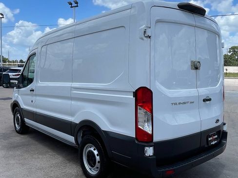 Used 2018 Ford Transit 250 130 Medium Roof RWD image 4