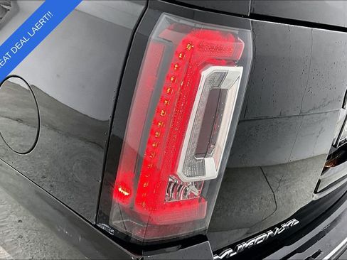Used 2018 GMC Yukon XL Denali image 42