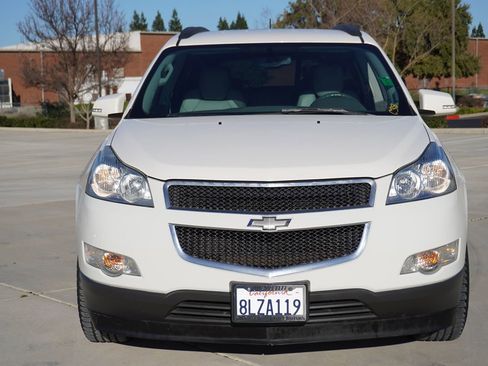 Used 2011 Chevrolet Traverse LT w/ Personal Connectivity Package image 7
