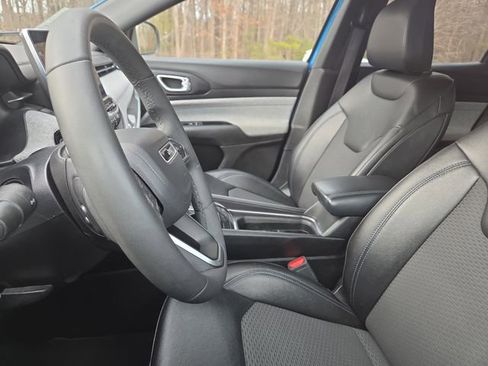 Used 2024 Jeep Compass Latitude image 9