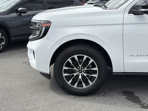 Used 2025 Ford Expedition Platinum AWD/4WD image 12
