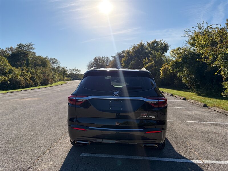 Used 2019 Buick Enclave Avenir w/ Avenir Technology Package AWD/4WD image 4