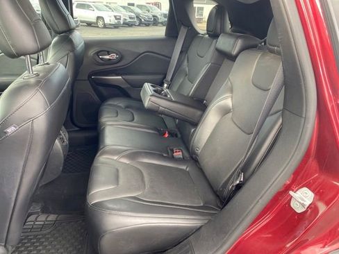 Used 2019 Jeep Cherokee Limited image 16