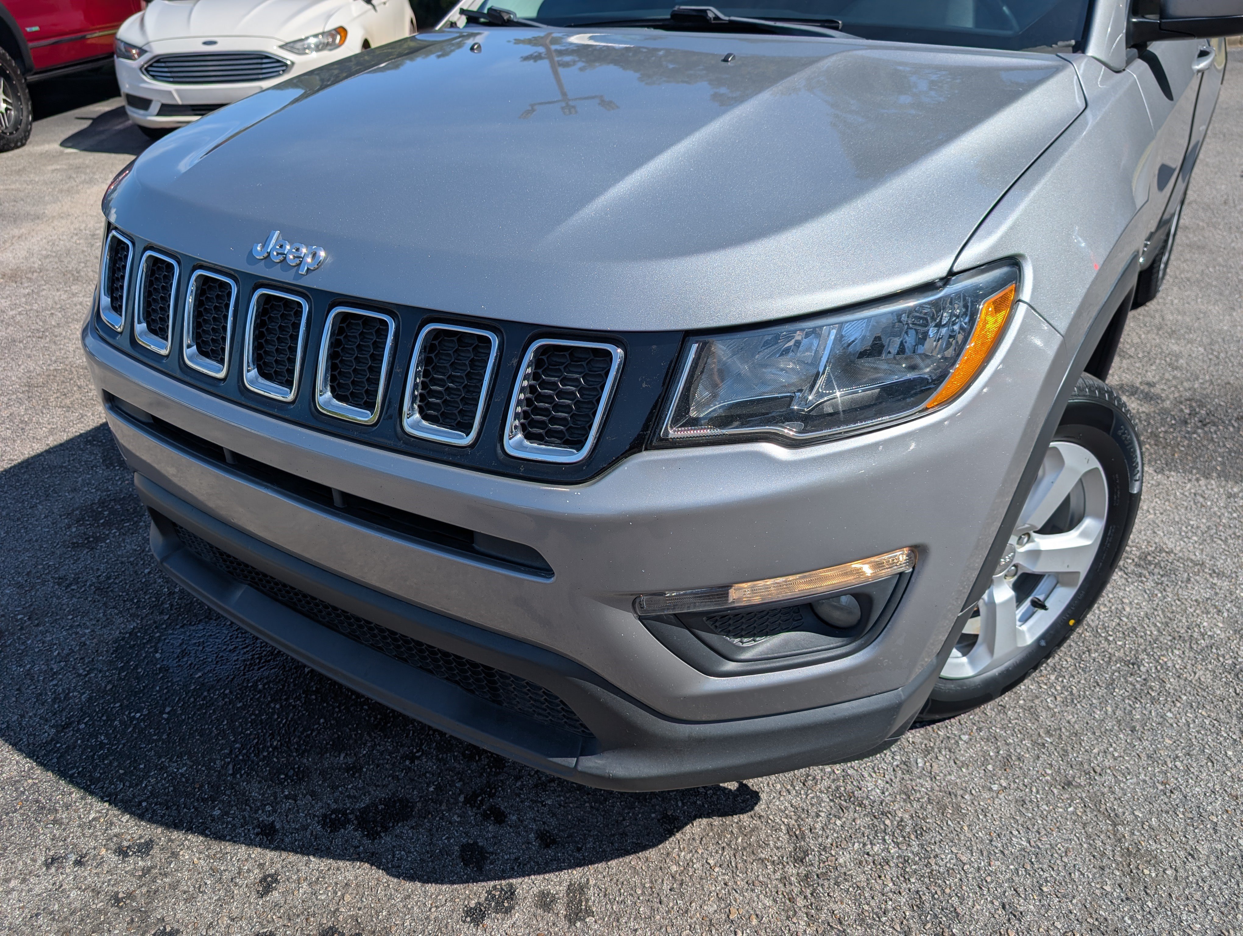 Used 2018 Jeep Compass Latitude FWD image 13