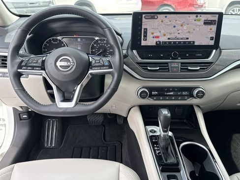 Used 2025 Nissan Altima 2.5 SL AWD/4WD image 6