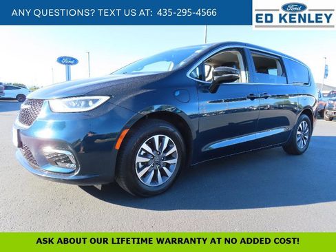 Used 2024 Chrysler Pacifica Limited FWD image 1
